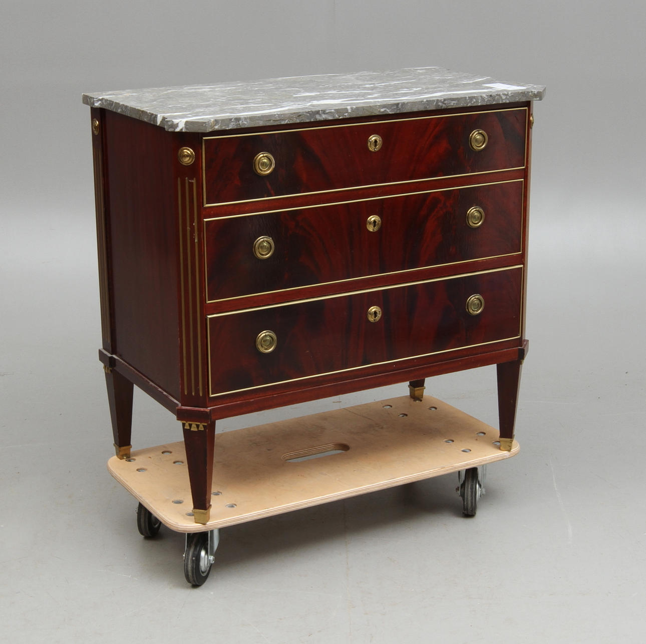 BYRÅ, med stenskiva, gustaviansk stil, 1900-tal.