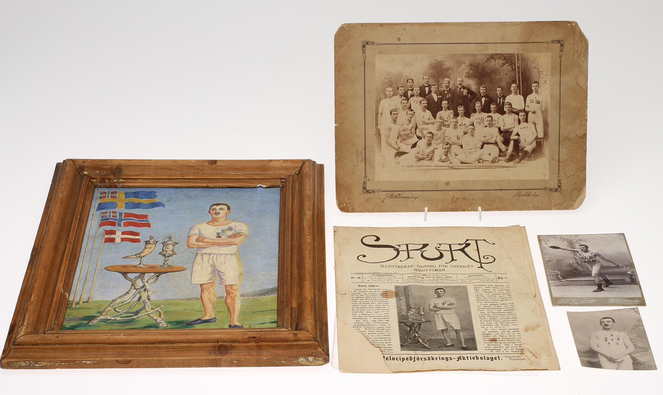 PARTI IDROTTSHISTORIA, 5 delar,Olja på duk, foton, tidningsartikel från 8/11 1898 angående AIKs Patrik Löfgren.