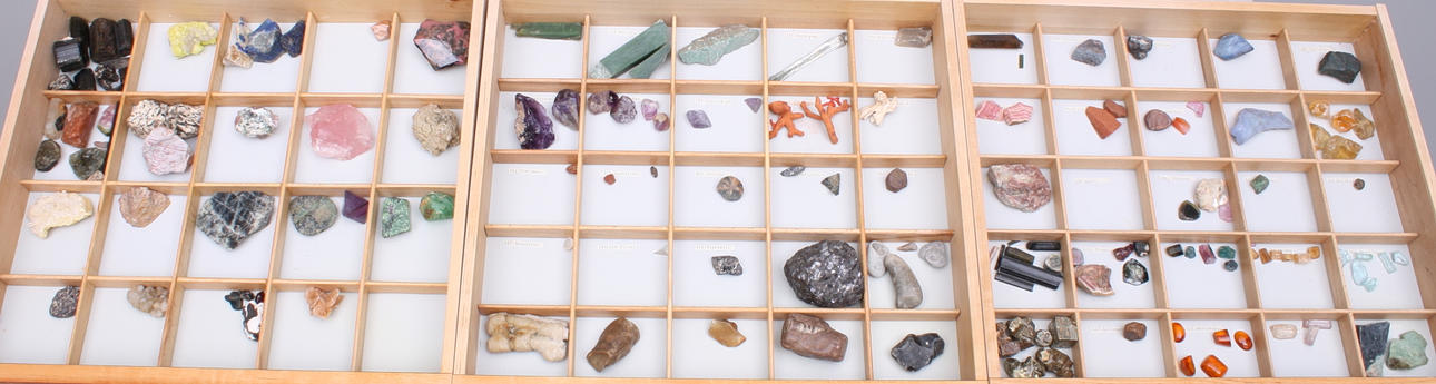 STENSAMLING, 3 lådor, vissa stenar namngivna.