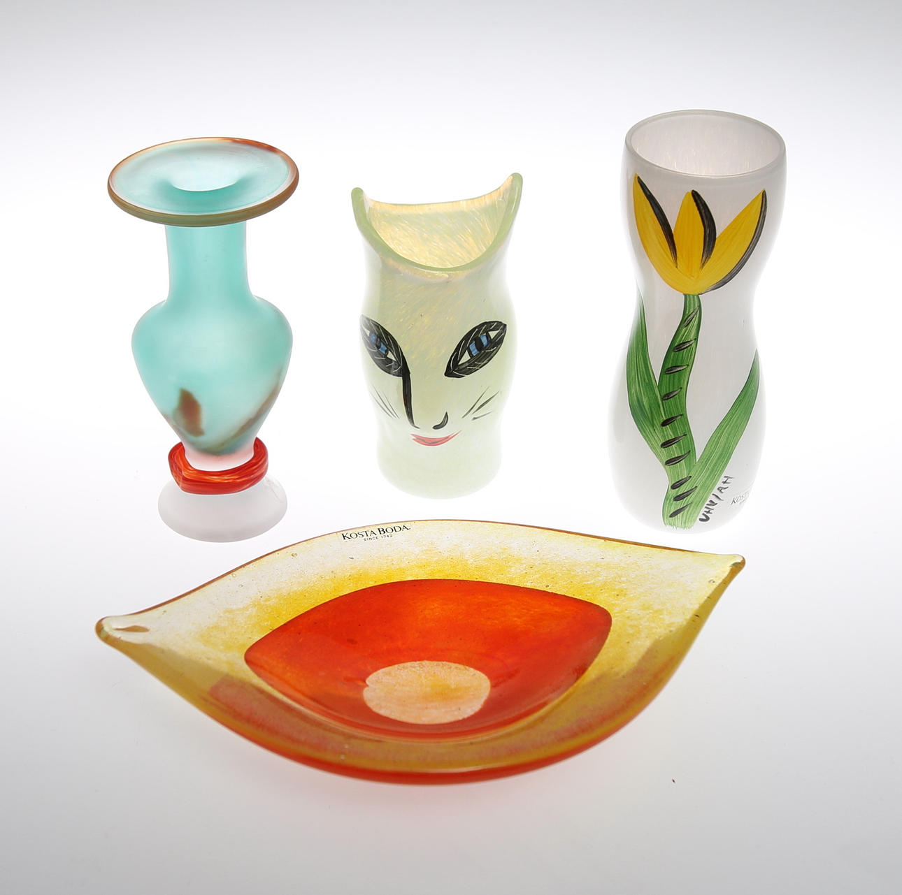 PARTI KONSTGLAS, Kosta Boda, bl.a. Ulrica Hydman Vallien och Gunnel Sahlin.