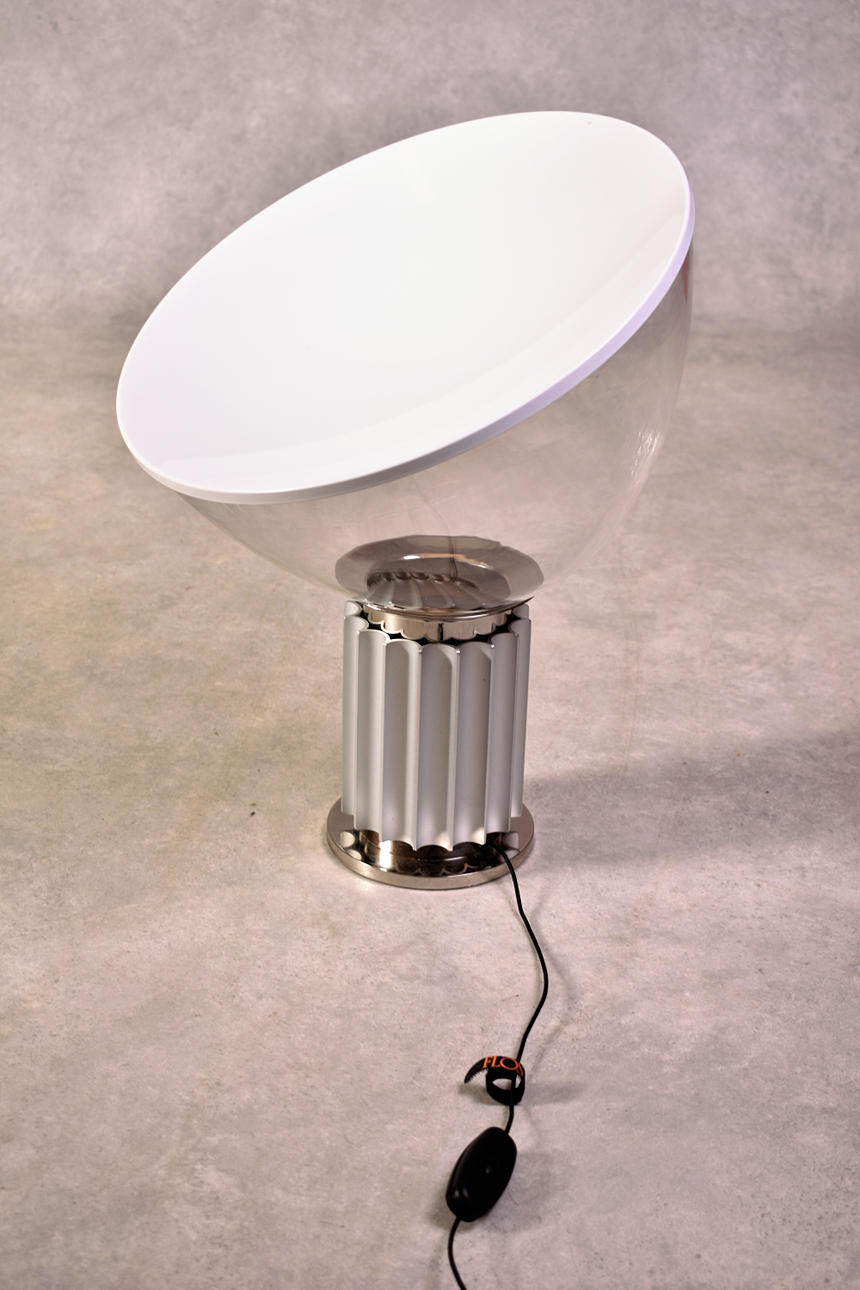 BORDSLAMPA " TACCIA SMALL " FLOS.
