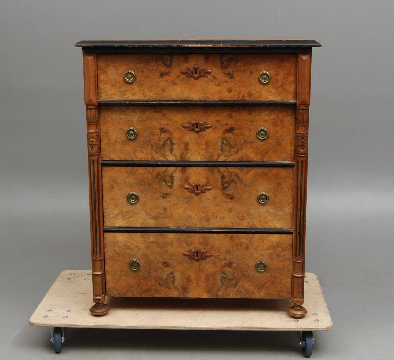 BYRÅ, nyrenässans, 1800-talets slut.