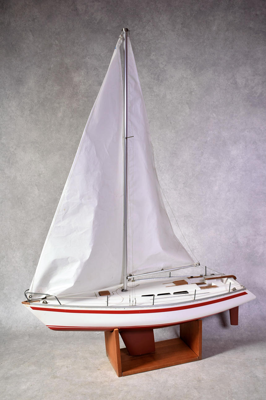 SEGELBOOT MODELL größer.