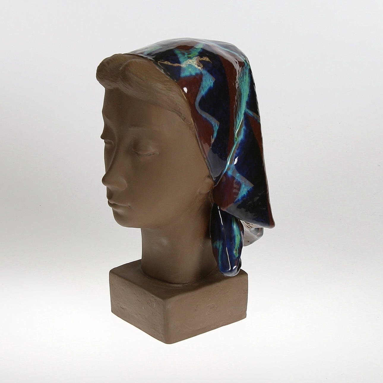 FIGURIN, keramik, Johannes Hedegaard, Aluminia, Danmark, signerad, 159/2897.