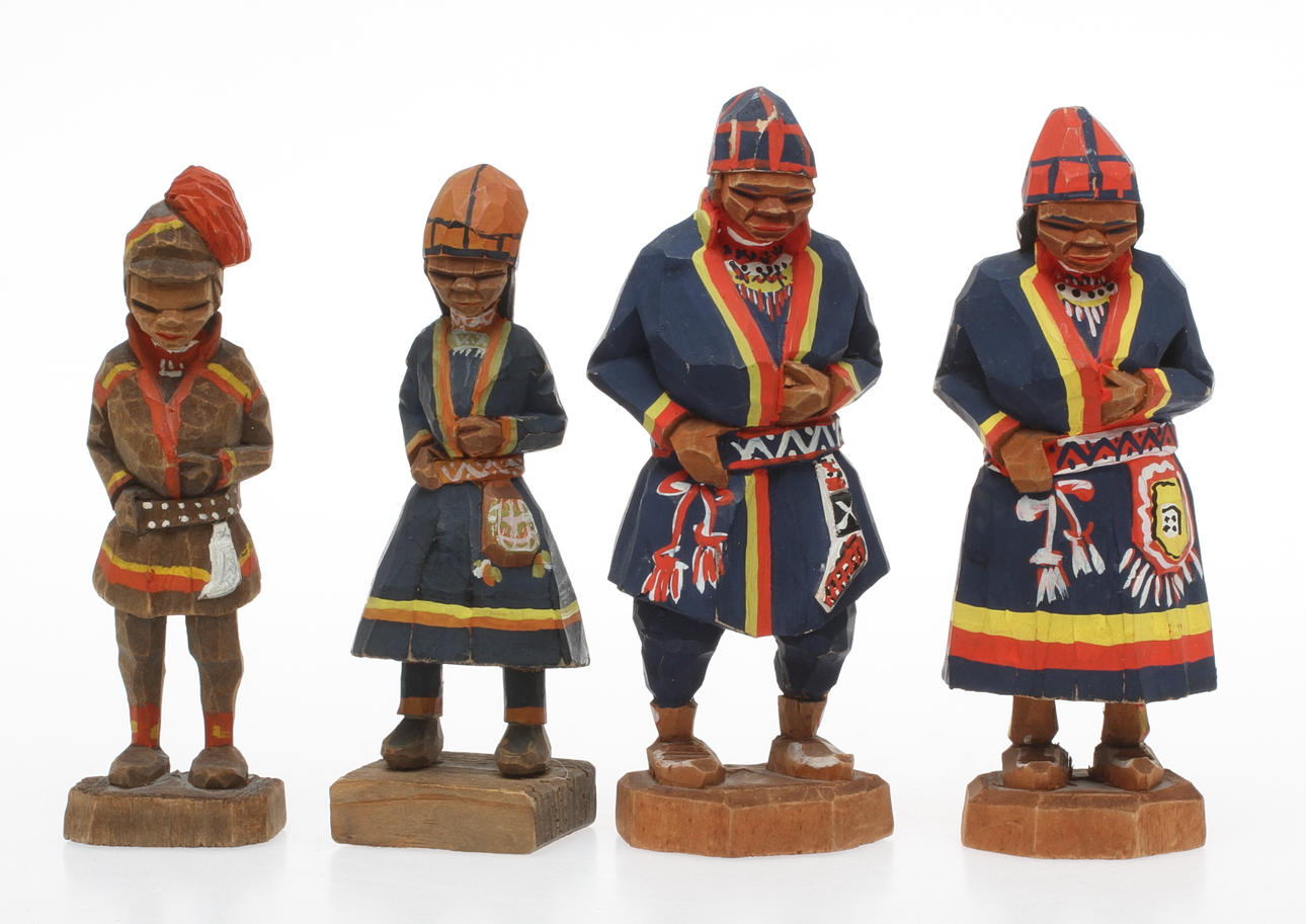 FIGURINER, 4 st, snidat och bemålat trä, samer signerade GJ samt SEJ, 1900-tal.