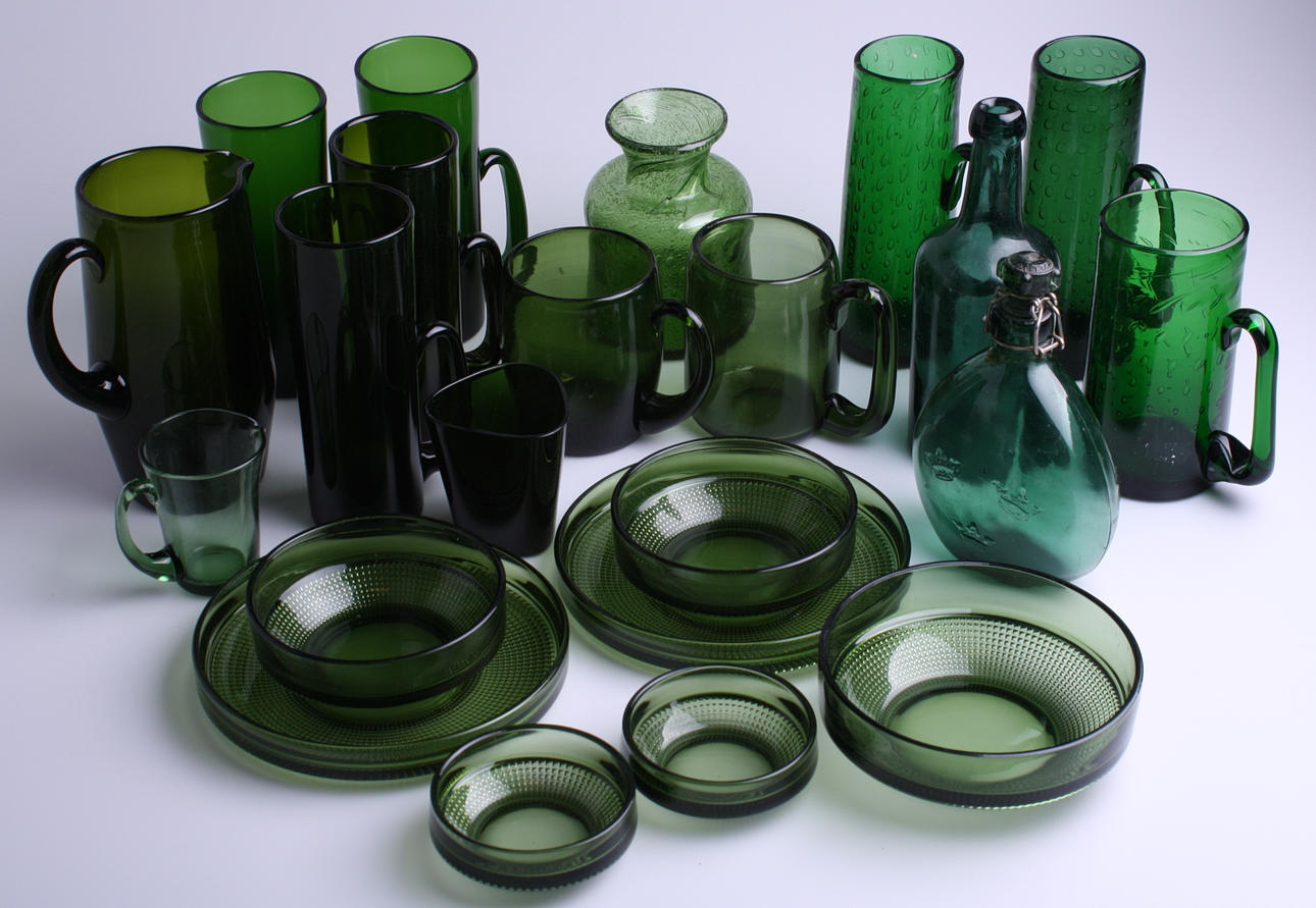 GLASFÖREMÅL, 22 st, gröna.