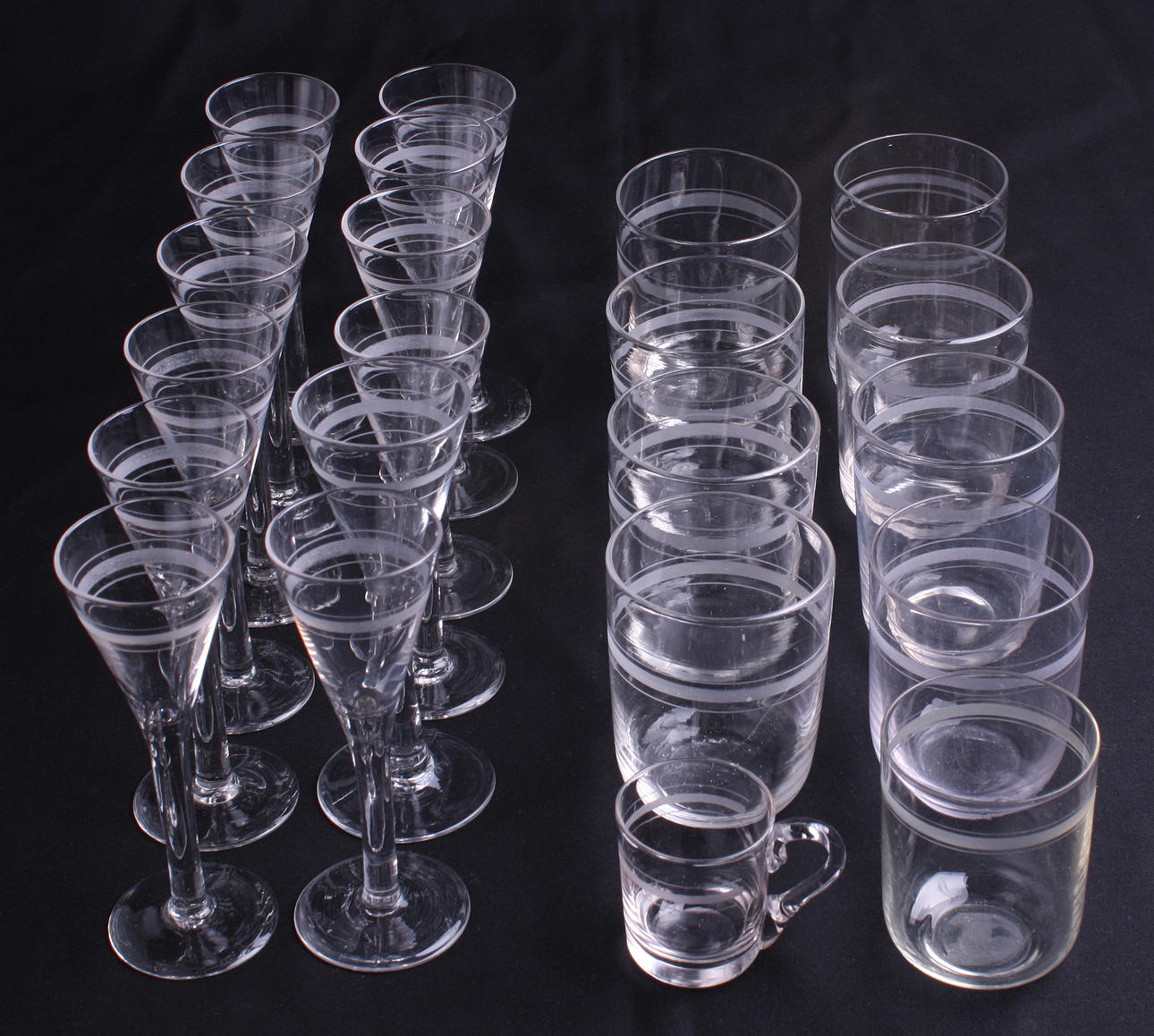 GLASSERVIS, 22 delar(12+9+1), Rydbergs glas, munblåsta.