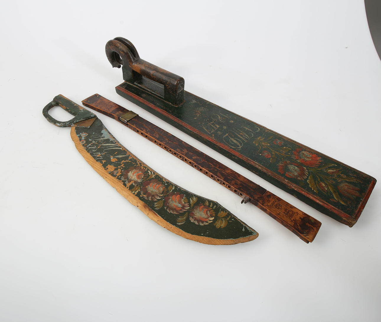 RAMME TRÆ, KLAP TRÆ OG STOFSTRAMMERE, træ, 3 dele, 1800-tallet.