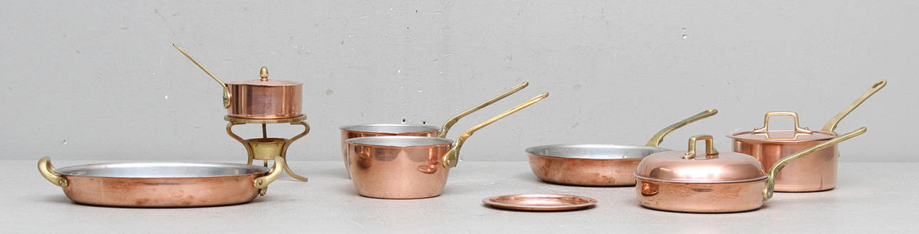Kopparkärl, 7 delar . Sent 1900-tal.