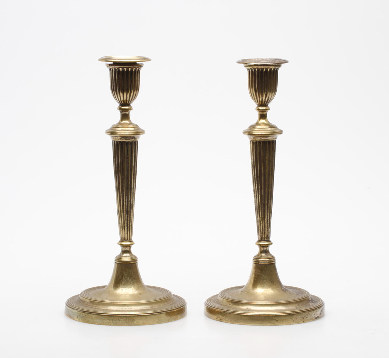 LJUSSTAKAR, ett par, försilvrad mässing, Louis Seize-stil, 1800/1900-tal.