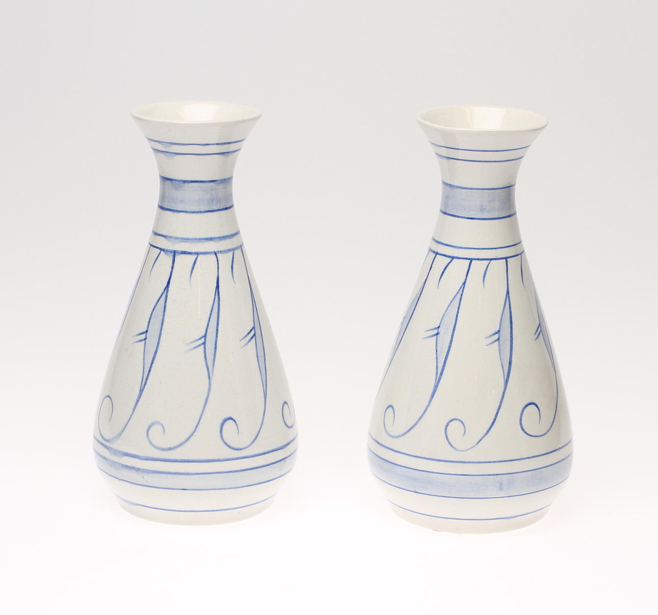 VASER, 1 par, keramik, Edward Hald, Rörstrand, 1900-talets första hälft.
