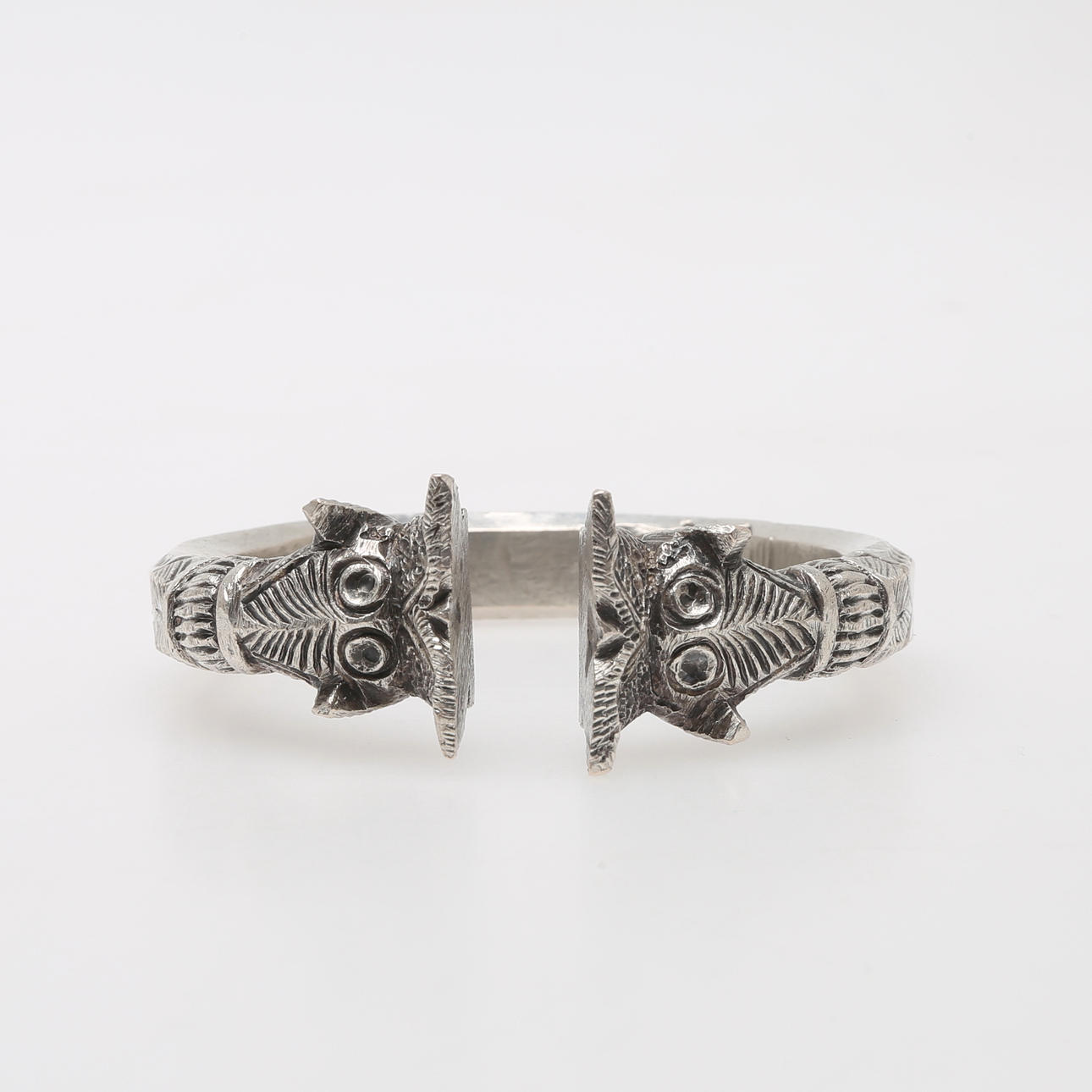 ARMRING, silver, Hmong-folket.