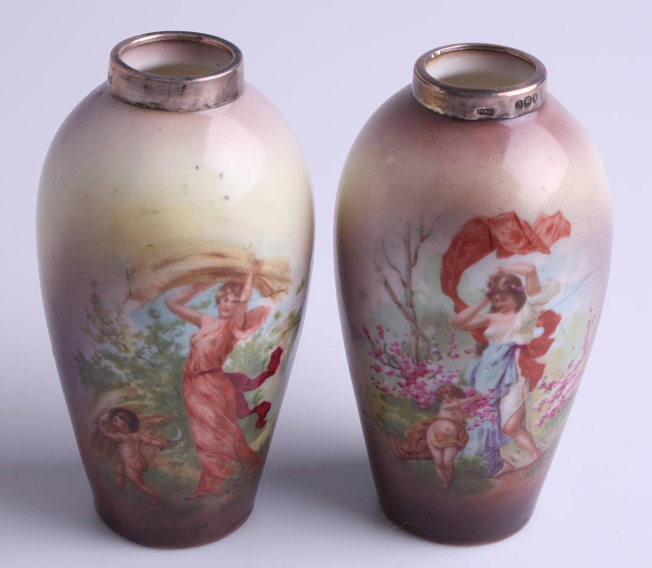 VASER, ett par, porslin, G.V.&Co, silverinfattning, snarlika motiv.