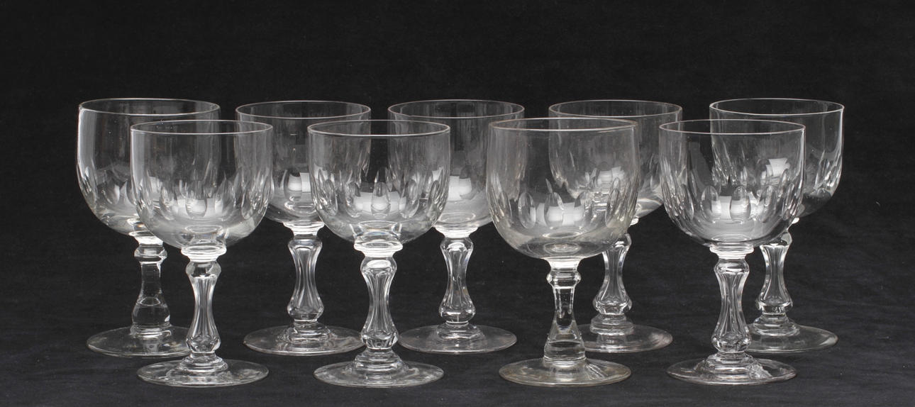 VINGLAS, 9 st, glas, olivslipade, 1900-talets början.