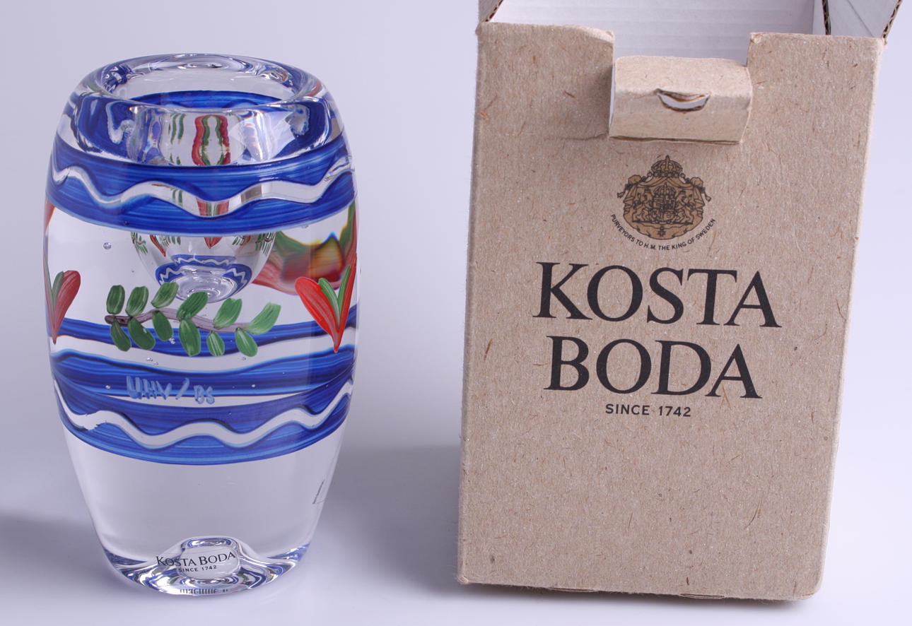 ULTRIKA HYDMAN VALLIEN. ljusstake, glas, signerad UHV/BS, originalkartong.