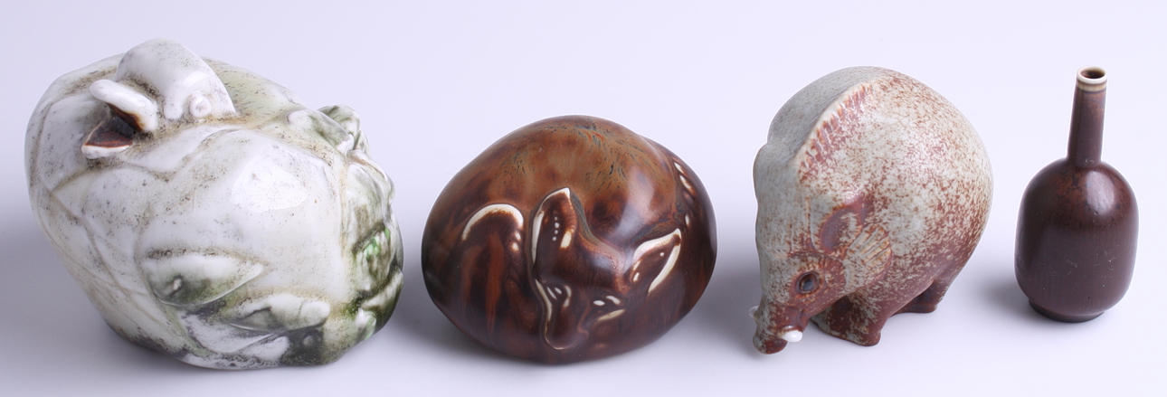 KERAMIKFÖREMÅL, 4 st, Rörstrand, 3 djurfiguriner + 1 minivas.
