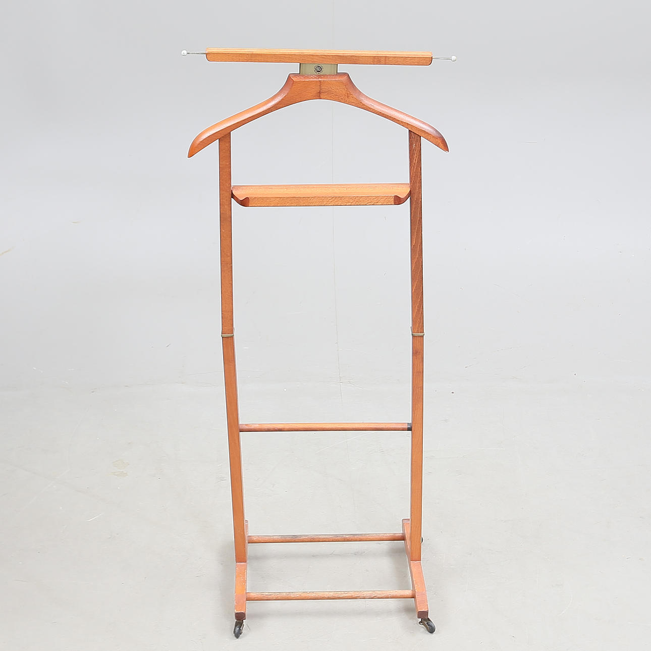 HERRBETJÄNT, trä, 1900-tal.