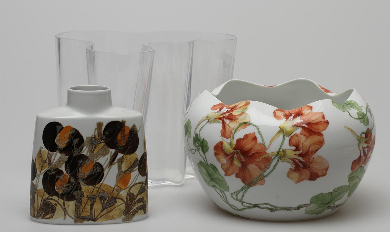 VASER, 3 st, glas och keramik, Alvar Aalto Iittala, Royal Copenhagen samt Rosenthal dat 1915..