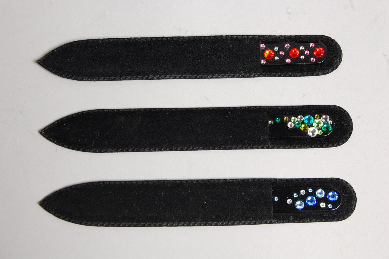NAGELFILAR, glas,3 st med briljant slipade Swarovski kristaller,i schatull, nya.