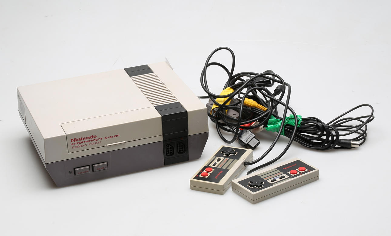 TV GAME, NES-PAL-001, Nintendo.