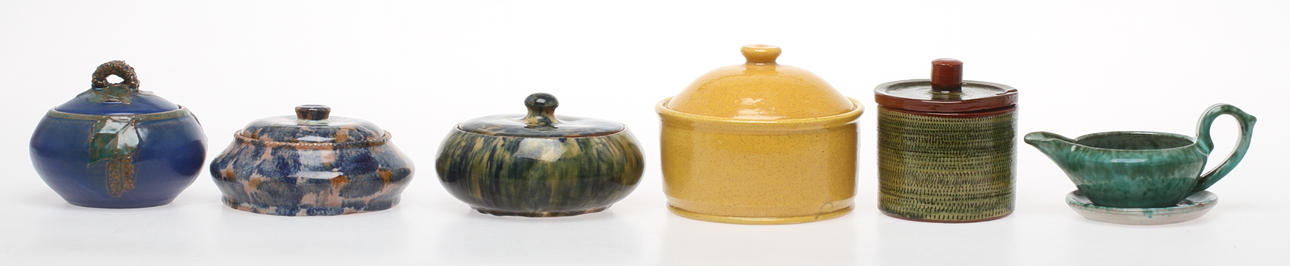 PARTI KERAMIK 6 st, bland annat Hilma Persson-Hjelm, samtliga delar Arvika.