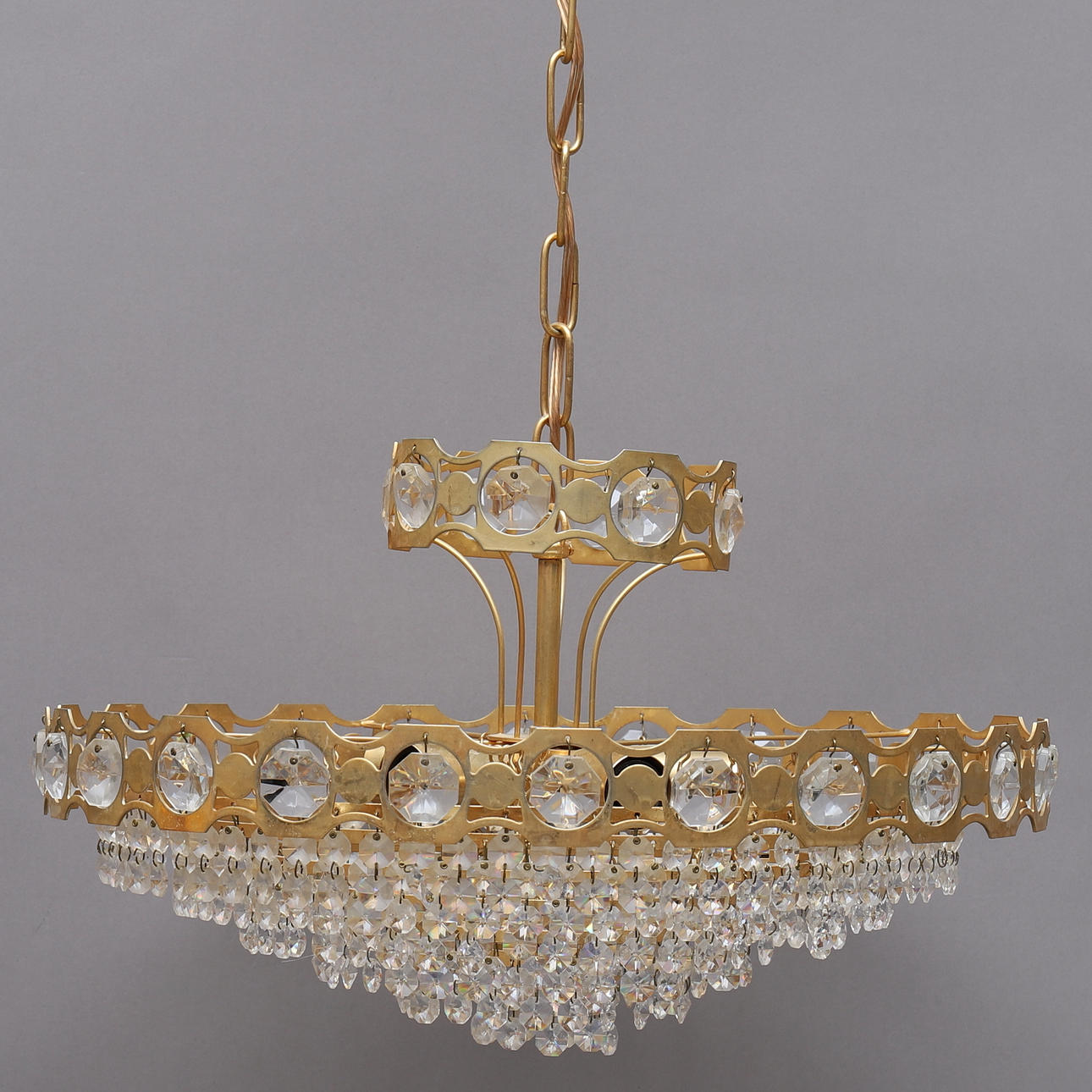 KRISTALLKRONA, Messinki prismoilla, Lival, Suomi.