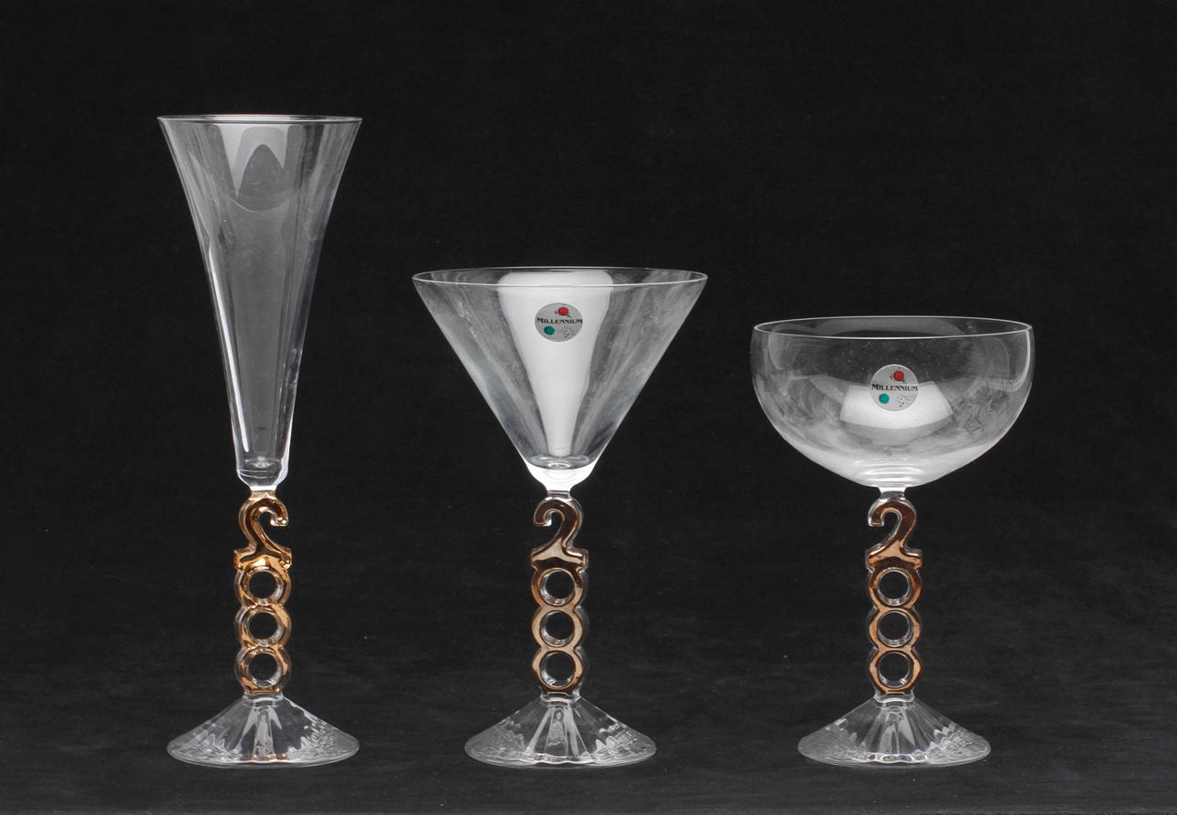 SERVISDELAR, glas, 18 delar, "Millenium 2000".