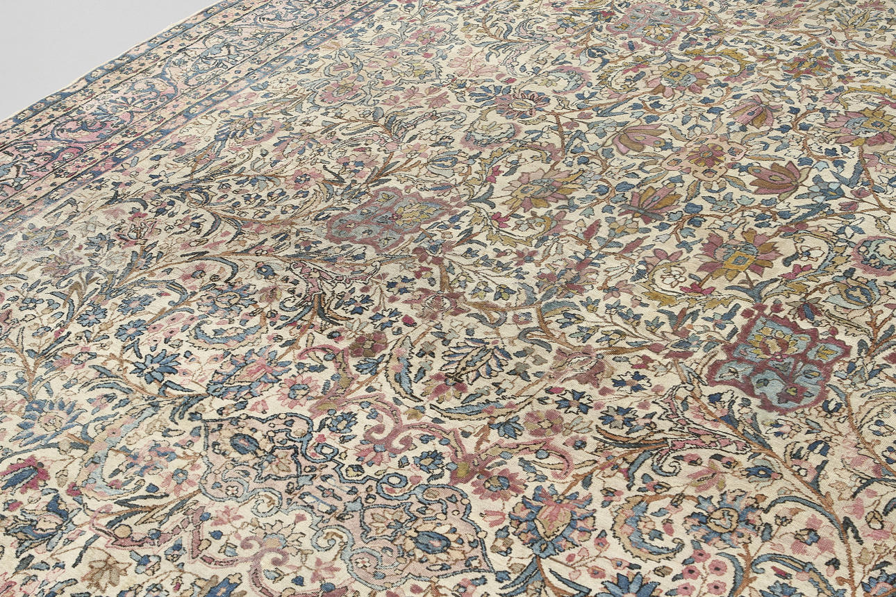 MATTA, Täbriz, semiantik. 455 x 296 cm.