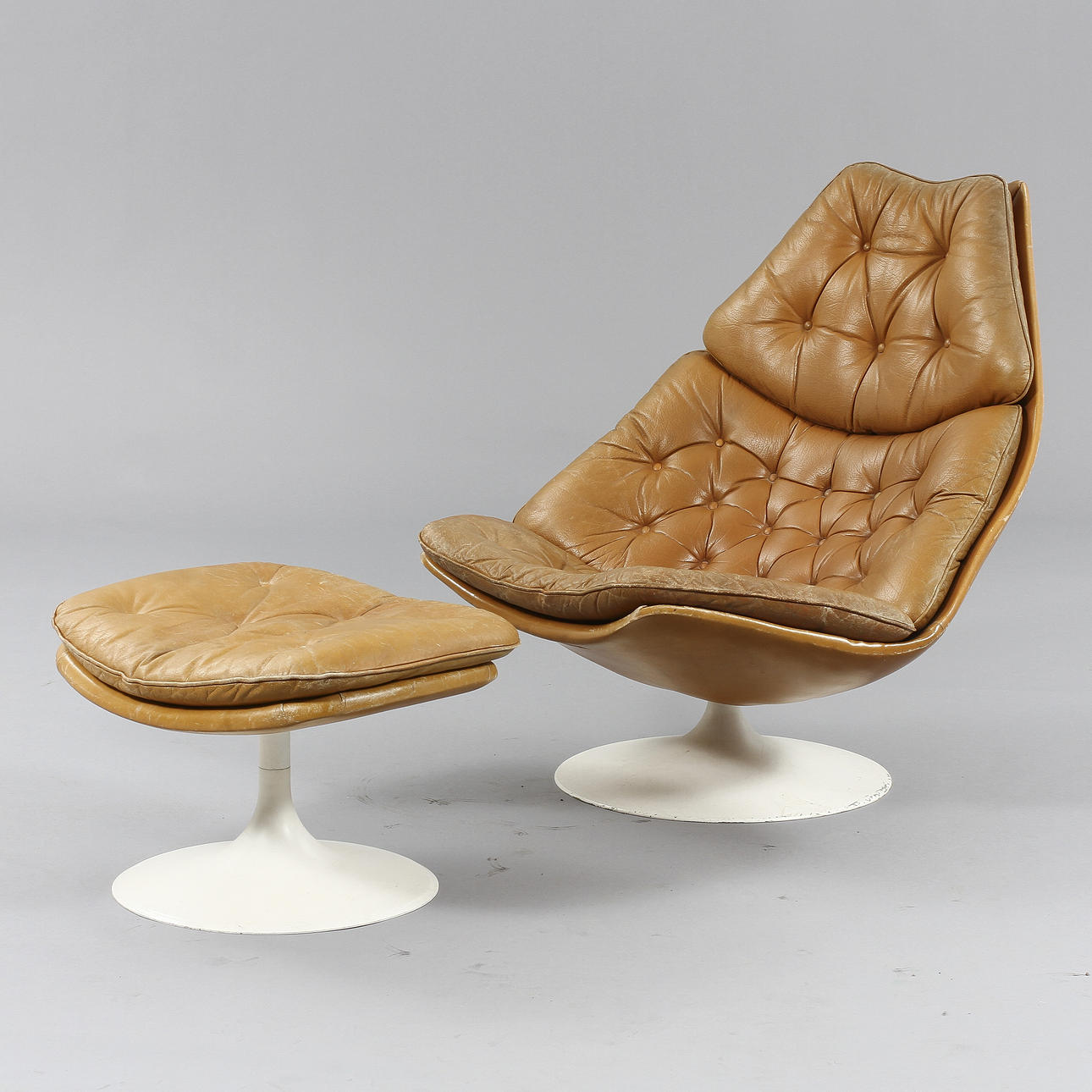 FÅTÖLJ MED FOTPALL, 1900-talets andra hälft.