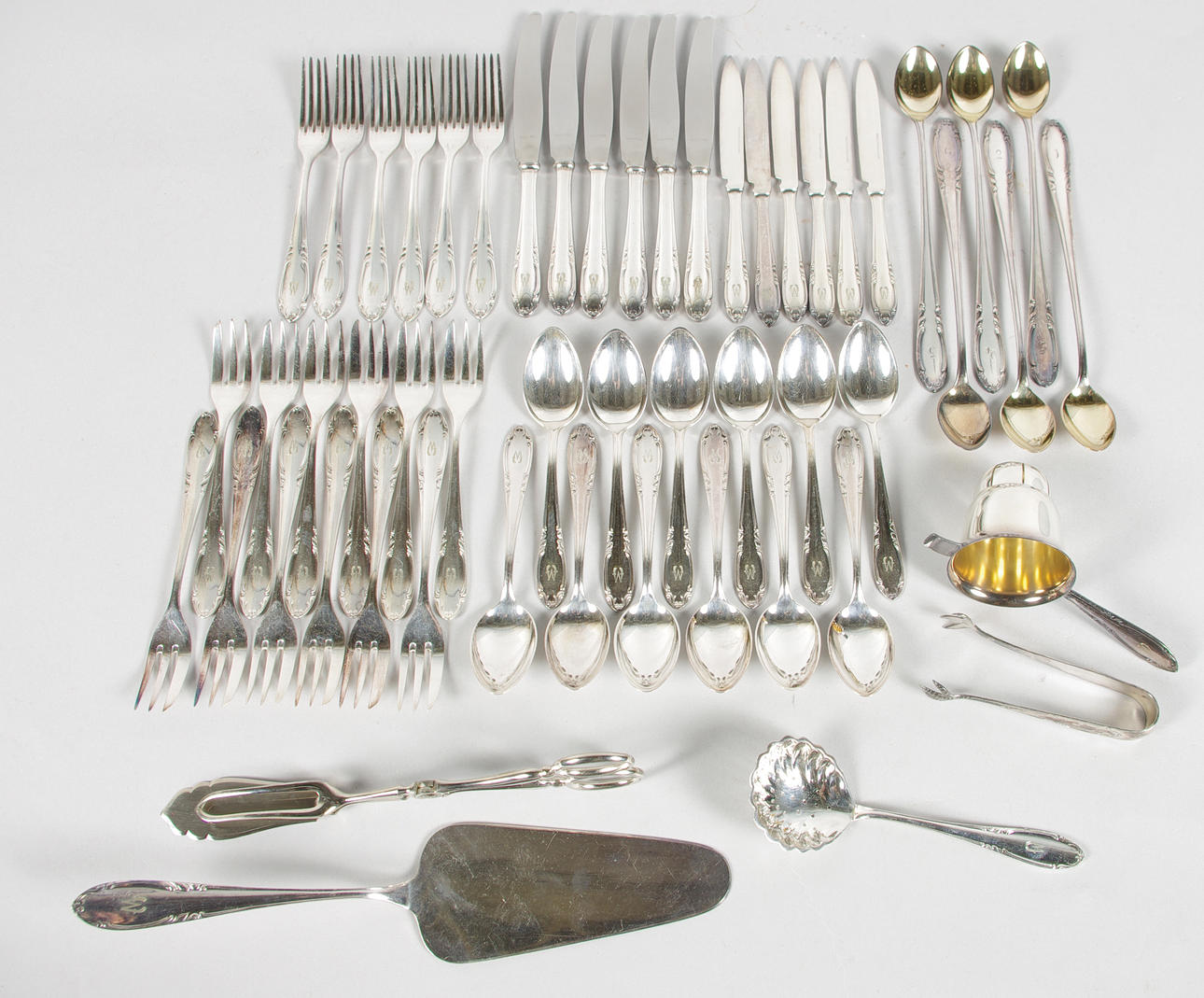 BESTICKUPPSÄTTNING, dessert, tårtbestick m.m., nysilver.