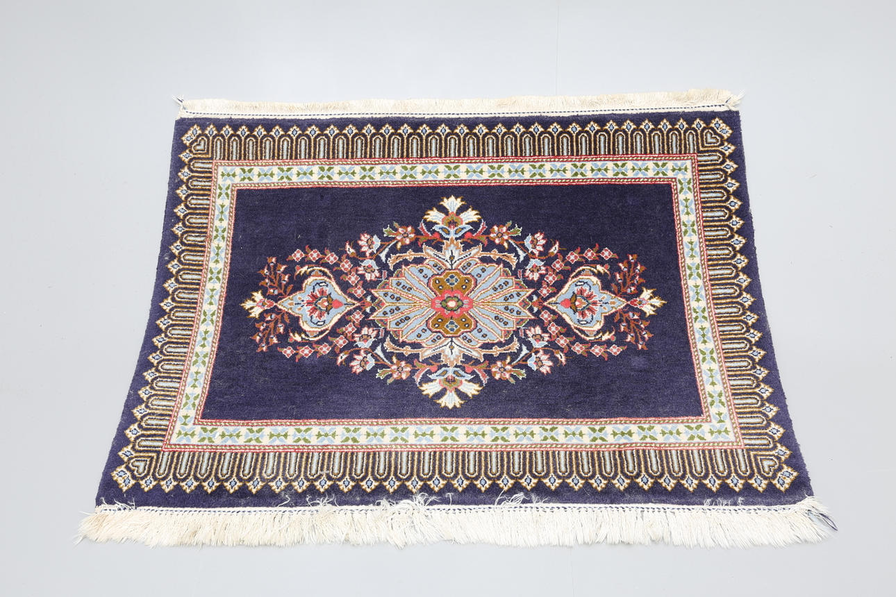 PERSISK MATTA. Keschan. 70 x 100 cm.