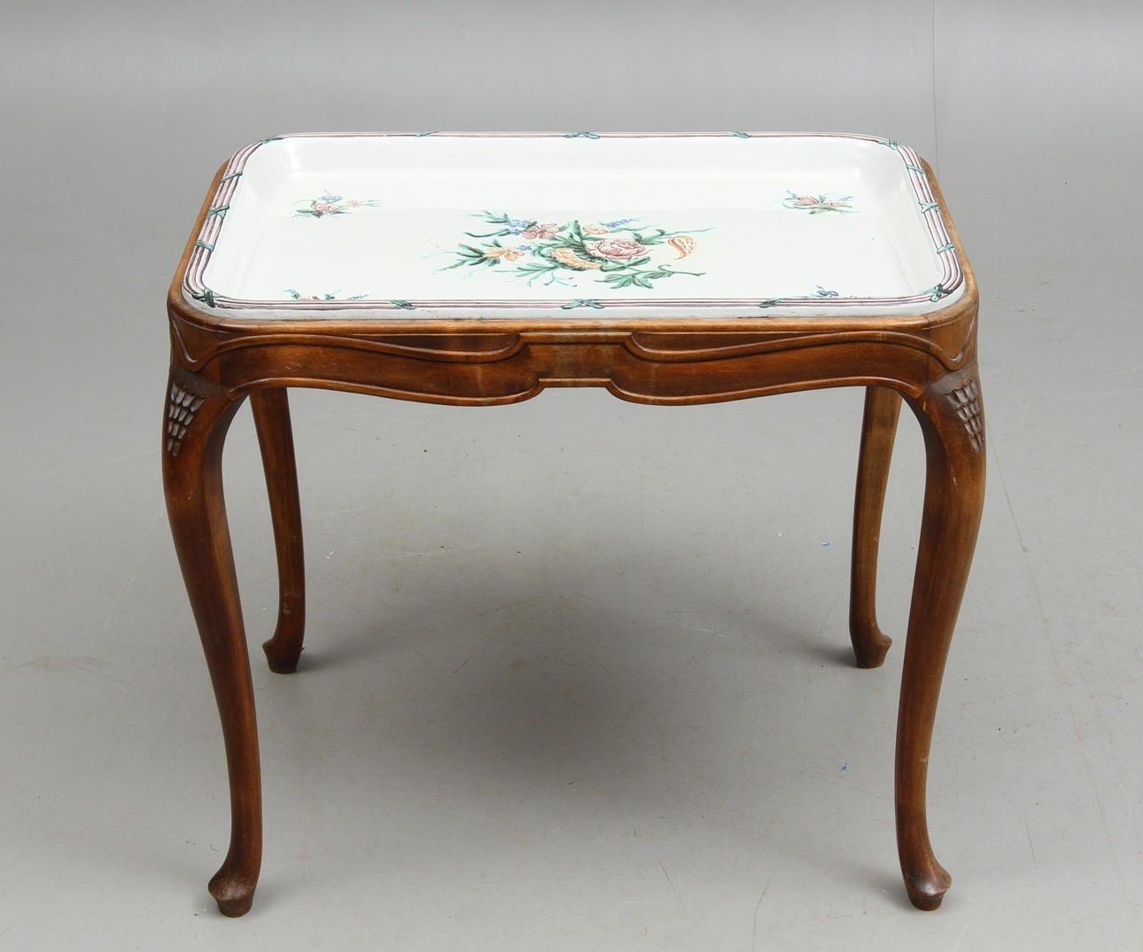 TEBORD, med fajansbricka, S:t Eriks Lervarufabriker, Uppsala, omkring 1900-talets mitt.