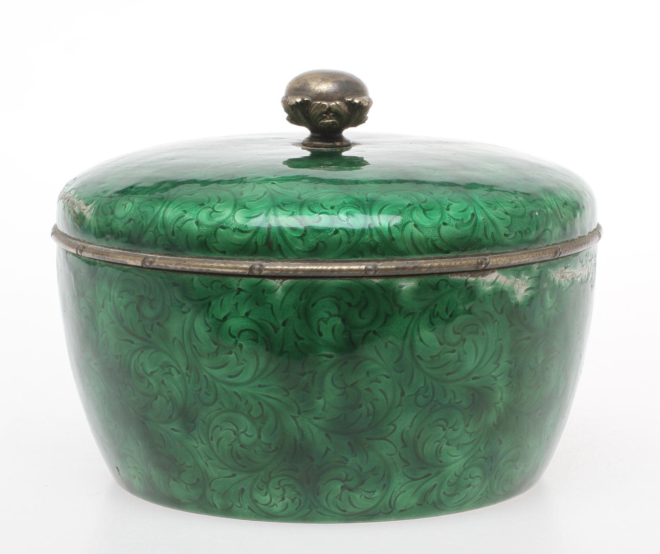 BURK, med lock, silver och emalj, CG Hallberg, Stockholm 1917.