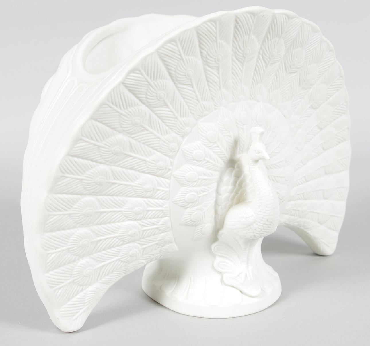 VAS I FORM AV PÅFÅGLAR, biskviporslin, Lladro.