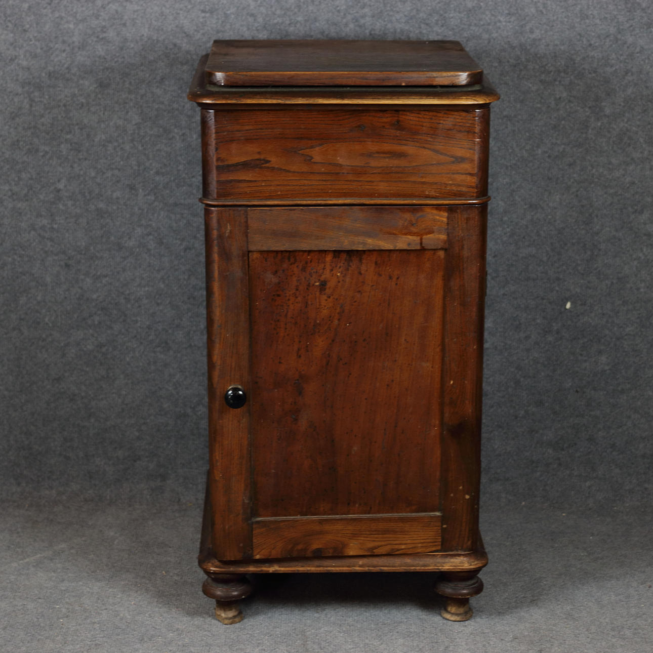 LAVOAR/POTTSKÅP, mörkbetsat trä, tidigt 1900-tal.