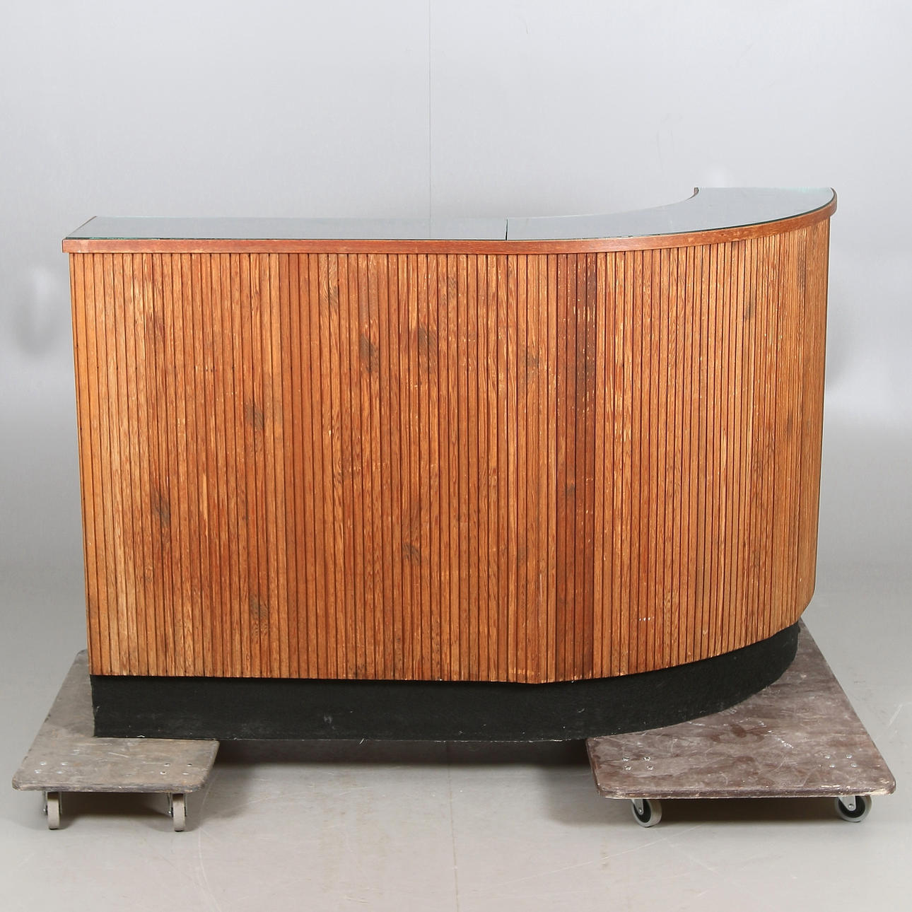 BARDISK, bejdset træ, midten af det 20. århundrede.