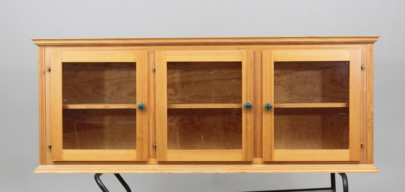 VÄGGSKÅP sent 1900-tal.