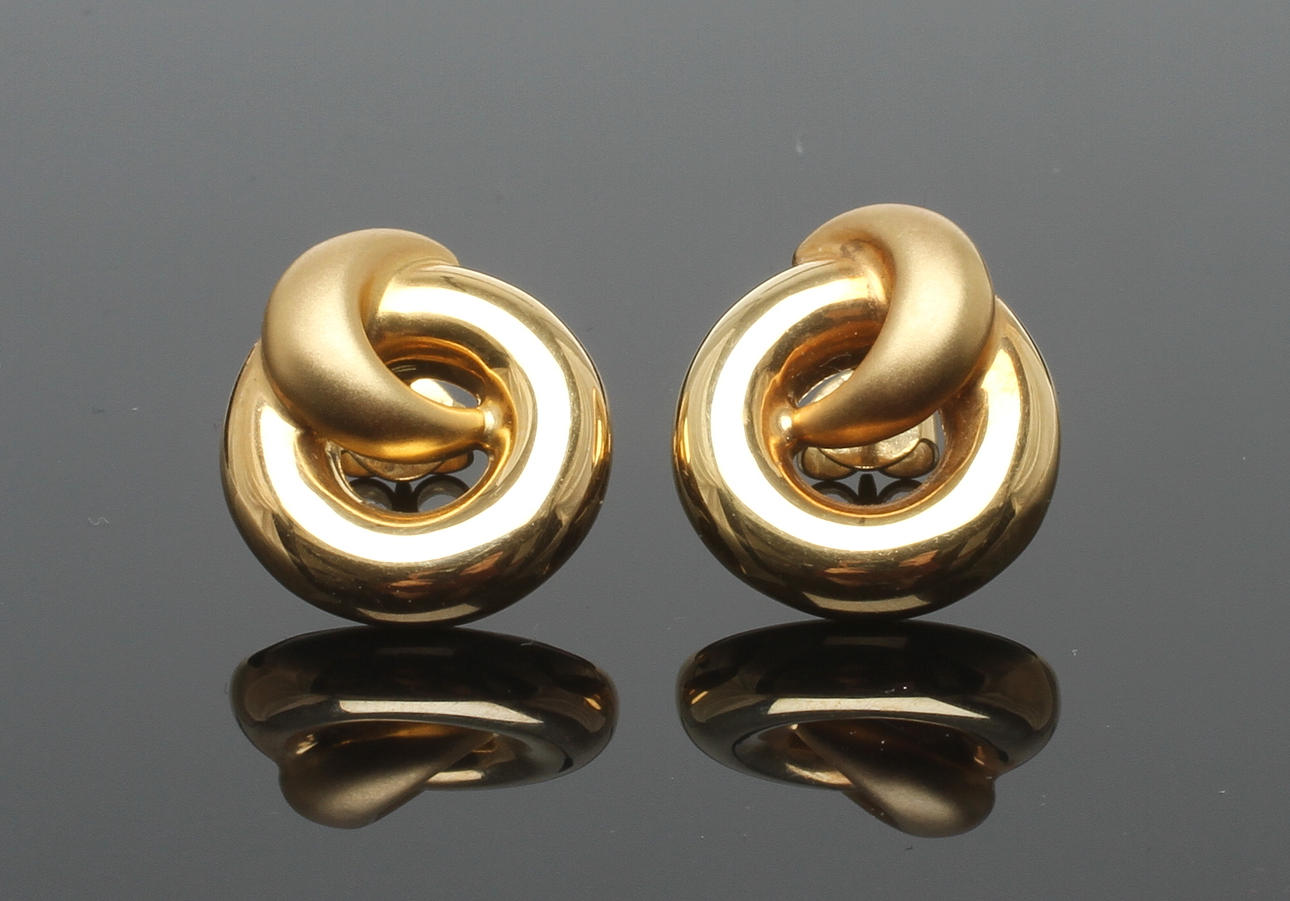 ÖRHÄNGEN 1 par 18k guld, 1900/2000-tal. Vikt 2,7 gram.