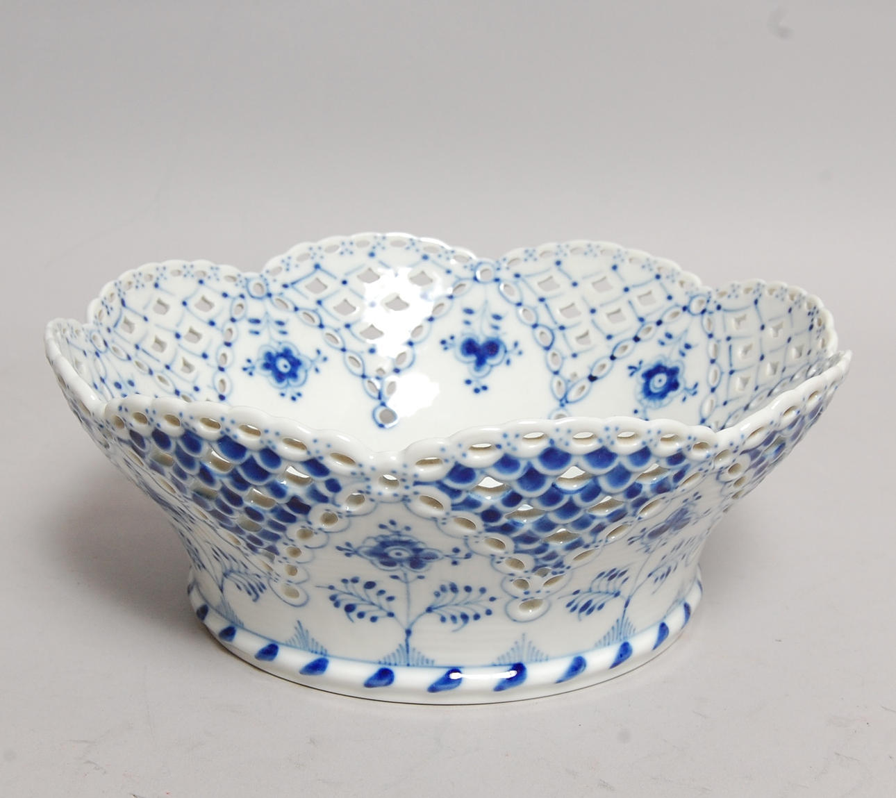 MUSSELMALET, gallerskål, helblond, Royal Copenhagen, 1:sort.