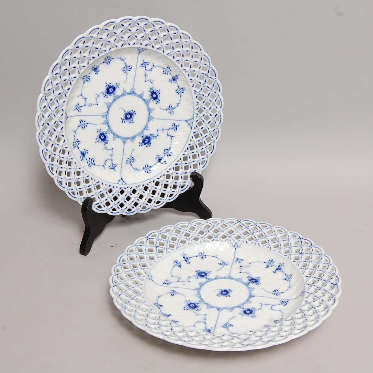 MUSSELMALET, 1 par kakfat, helblond, Royal Copenhagen, 1:sort.