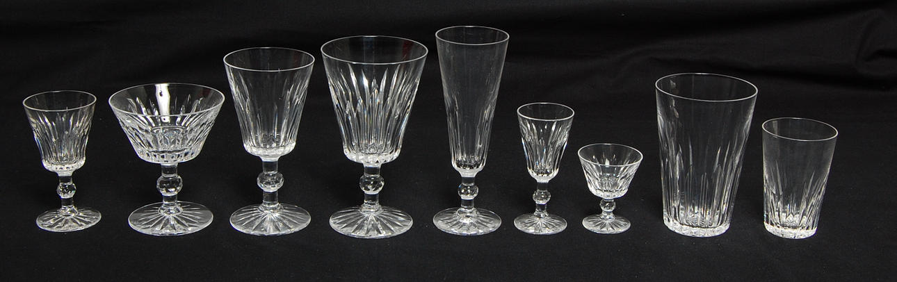 FRITZ KALLENBERG. glasservis, 86 delar, " Pyramid " Boda.