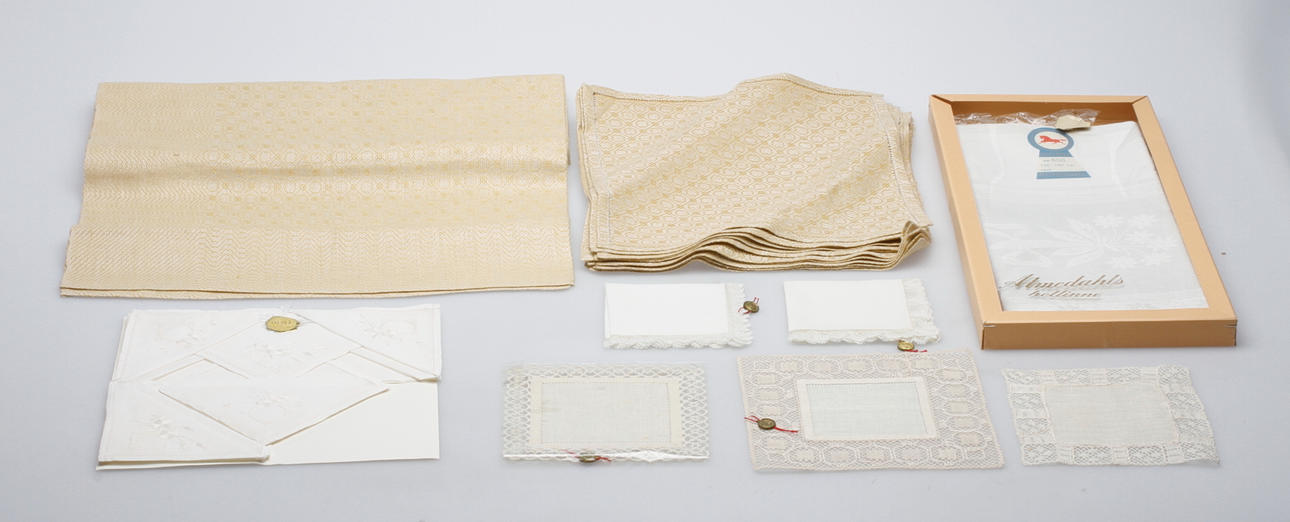 DUKAR och SERVETTER, bl.a. Vadstenaspets, Almedahls.