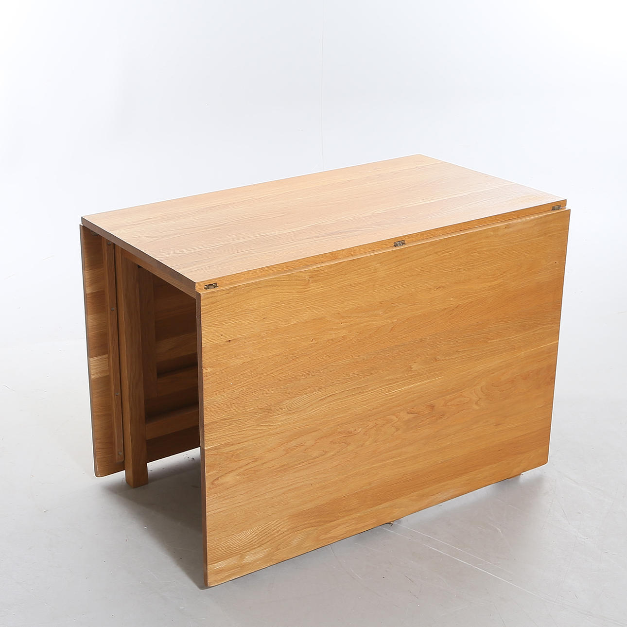 SLAGBORD, trä, modernt, ca 2000.