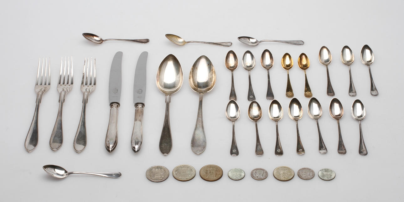 SILVERFÖREMÅL, 1900-tal, vikt ca 723 gram.