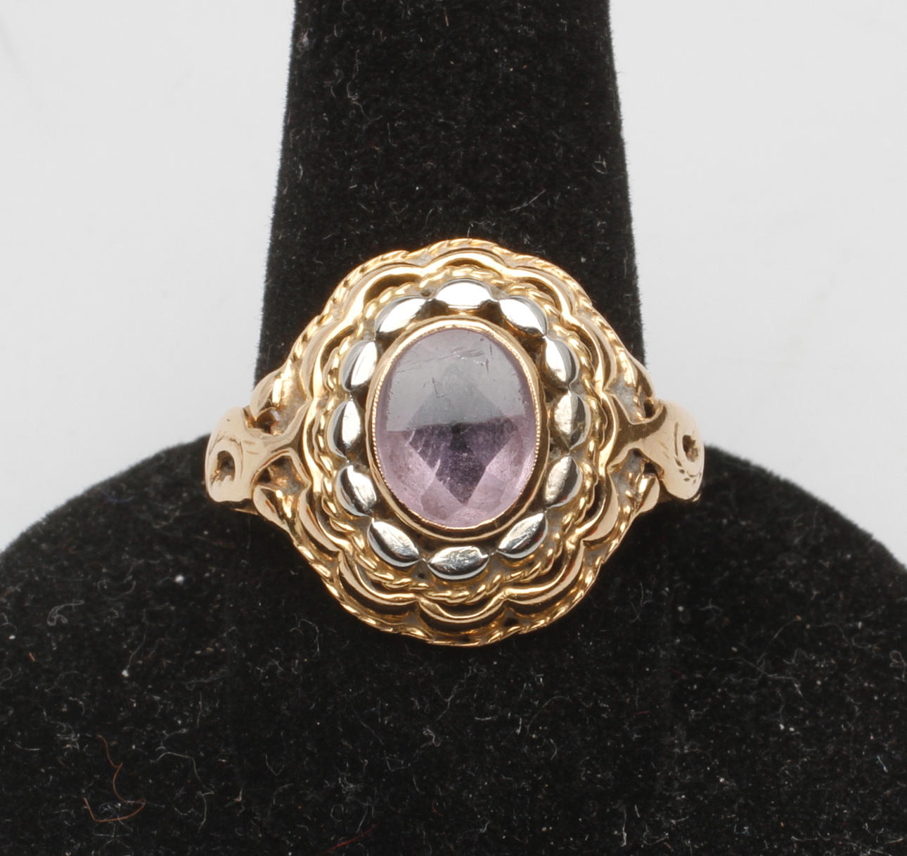 RING, 18k guld, Linköping, 1940-tal. Vikt ca 7,5 gram.