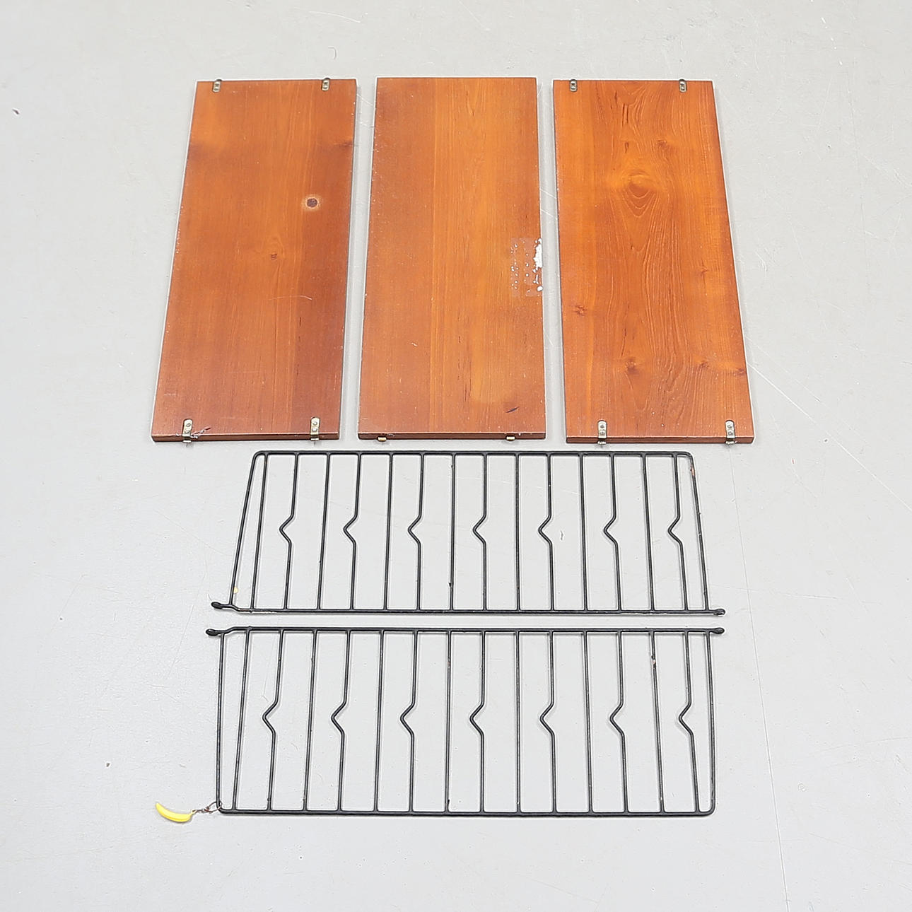 HYLLA, trä/metall, Stringtyp, 1900-tal.