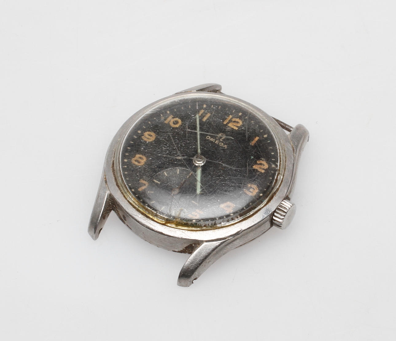 HERRARMBANDSUR, Omega, svart urtavla, 1940/50-tal.