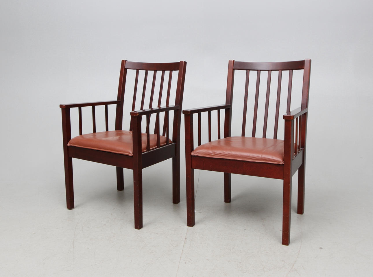 KARMSTOLAR ett par, 1900-talets slut.