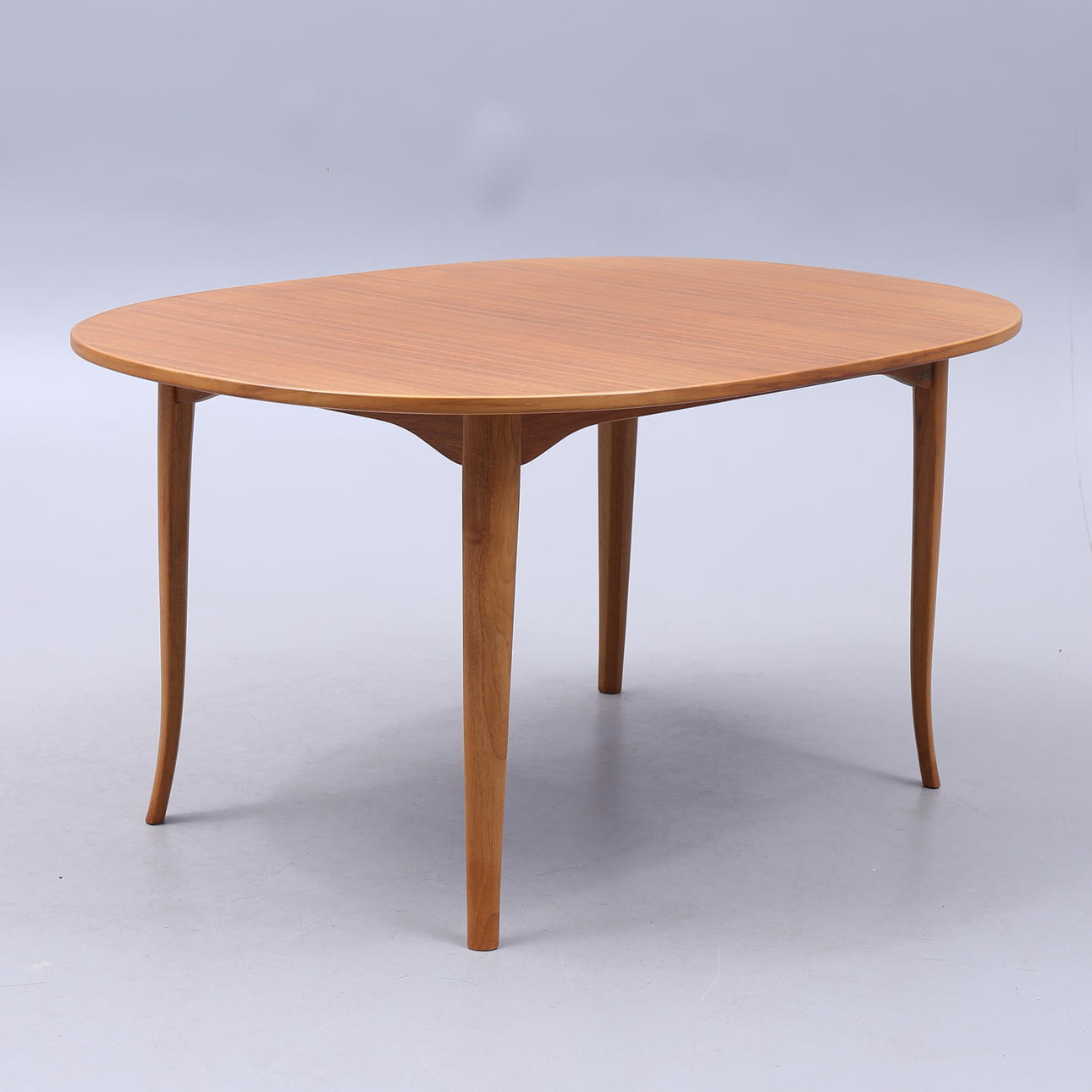 CARL MALMSTEN. Soffbord, teak, "Ovalen".