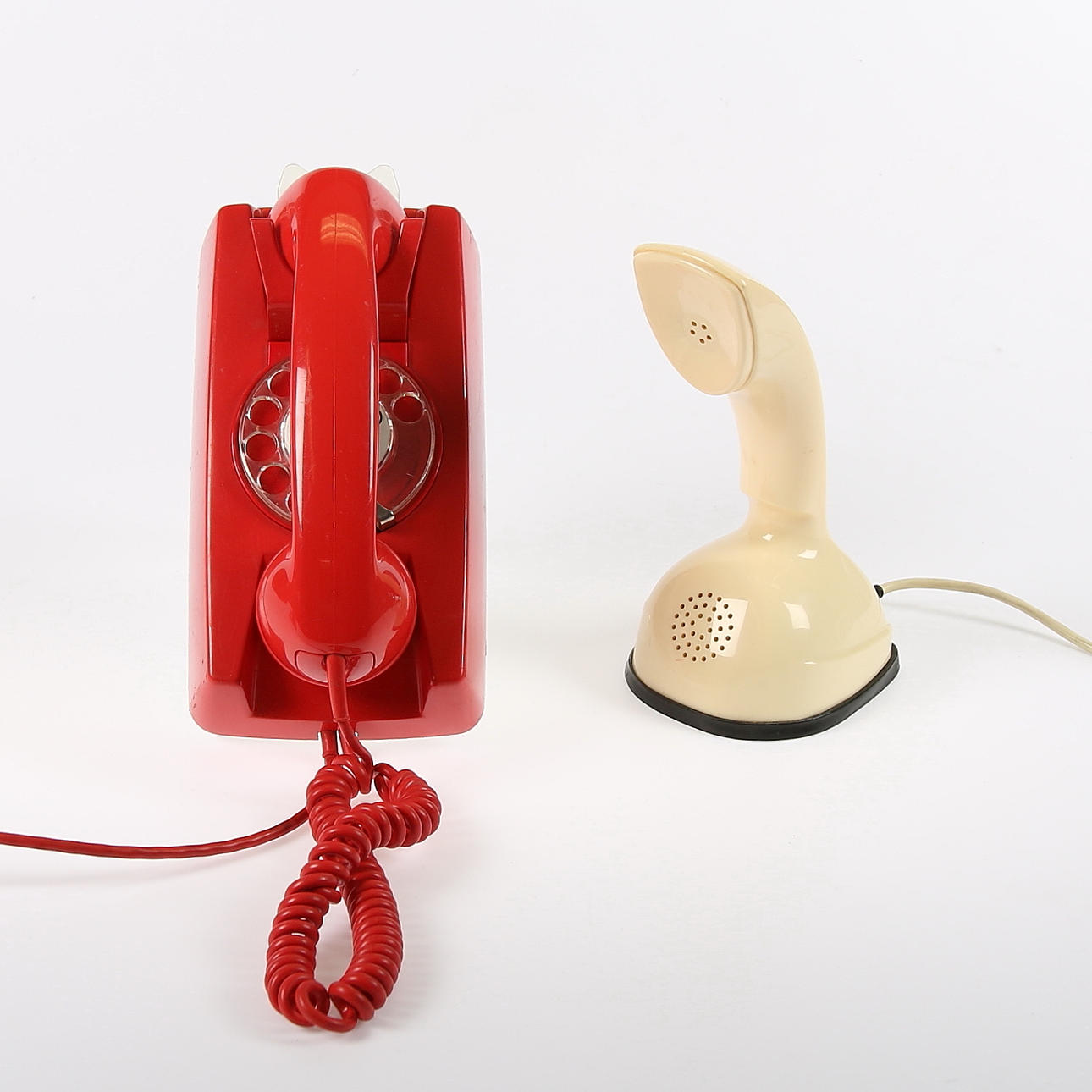 TELEFONER, 2 st, Kobra och Teli.